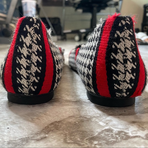 These flats from Nine West are red, grey & black tweed showstoppers! The… - Picture 4 of 11